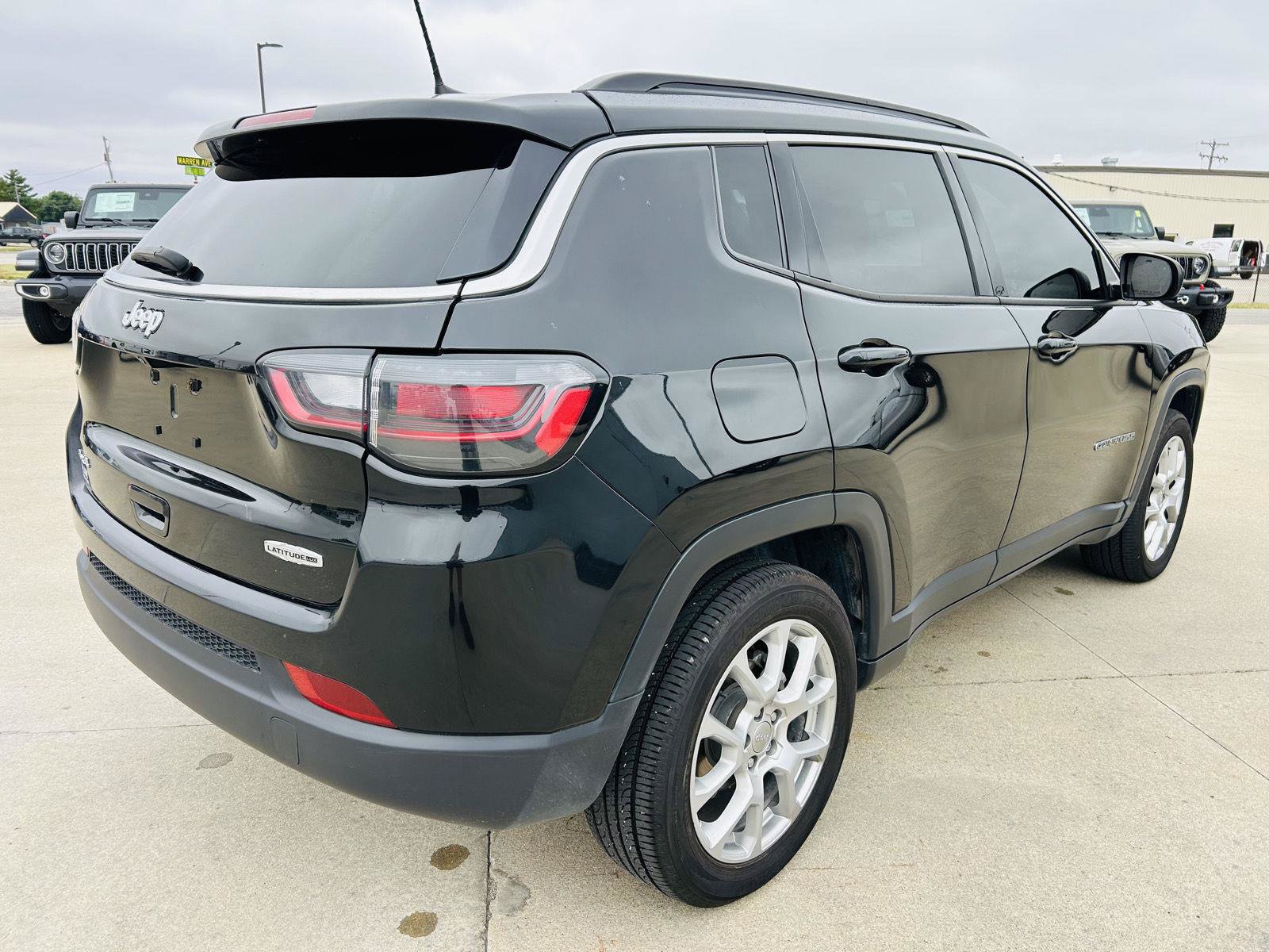 Used 2023 Jeep Compass Latitude w/ Sun and Sound Group AWD/4WD image 36