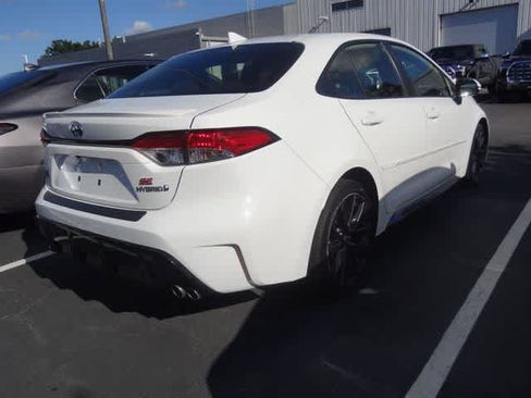 Used 2023 Toyota Corolla SE w/ SE Package FWD image 5