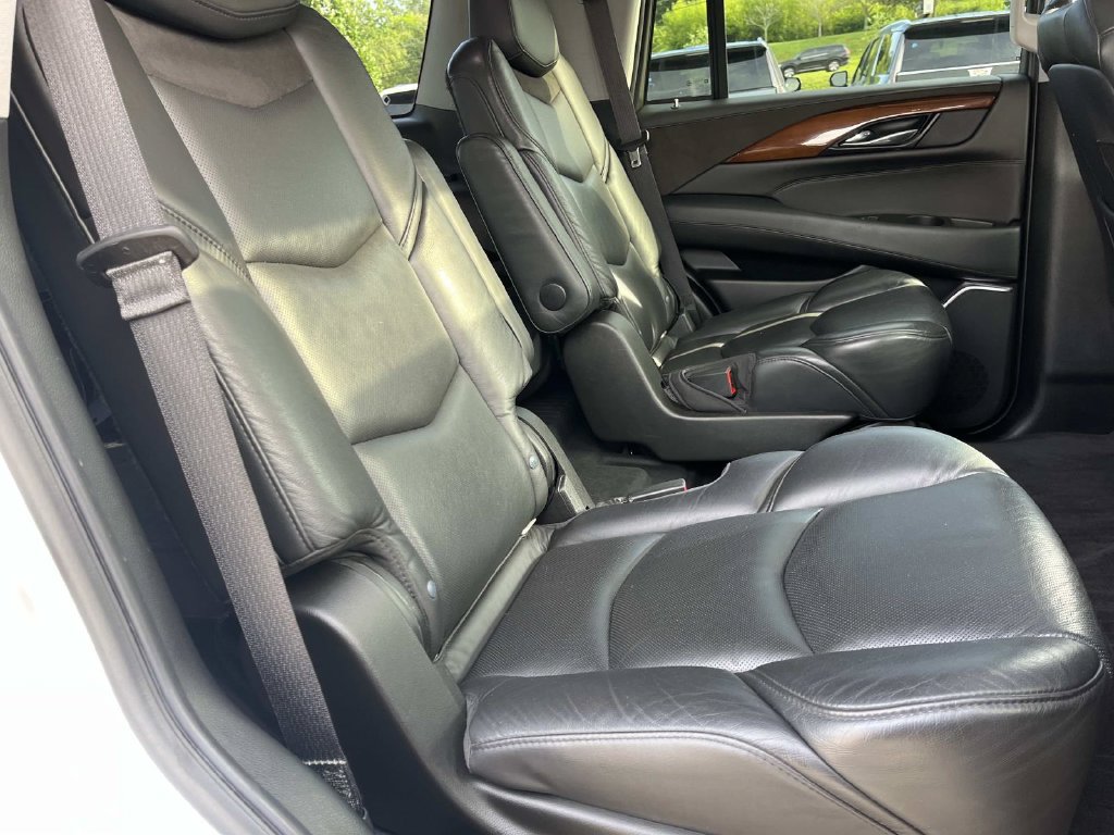 Used 2020 Cadillac Escalade Luxury AWD/4WD image 28