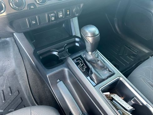 Used 2018 Toyota Tacoma TRD Off-Road image 24