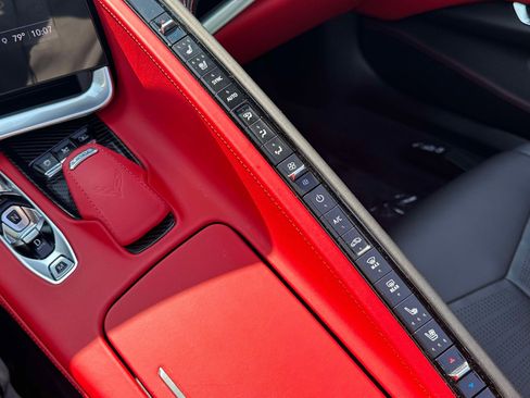 Used 2021 Chevrolet Corvette Stingray Premium Conv w/ Z51 Performance Package RWD image 17
