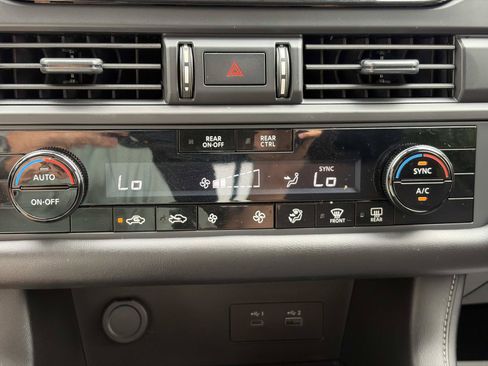 Used 2024 Nissan Pathfinder S AWD/4WD image 29