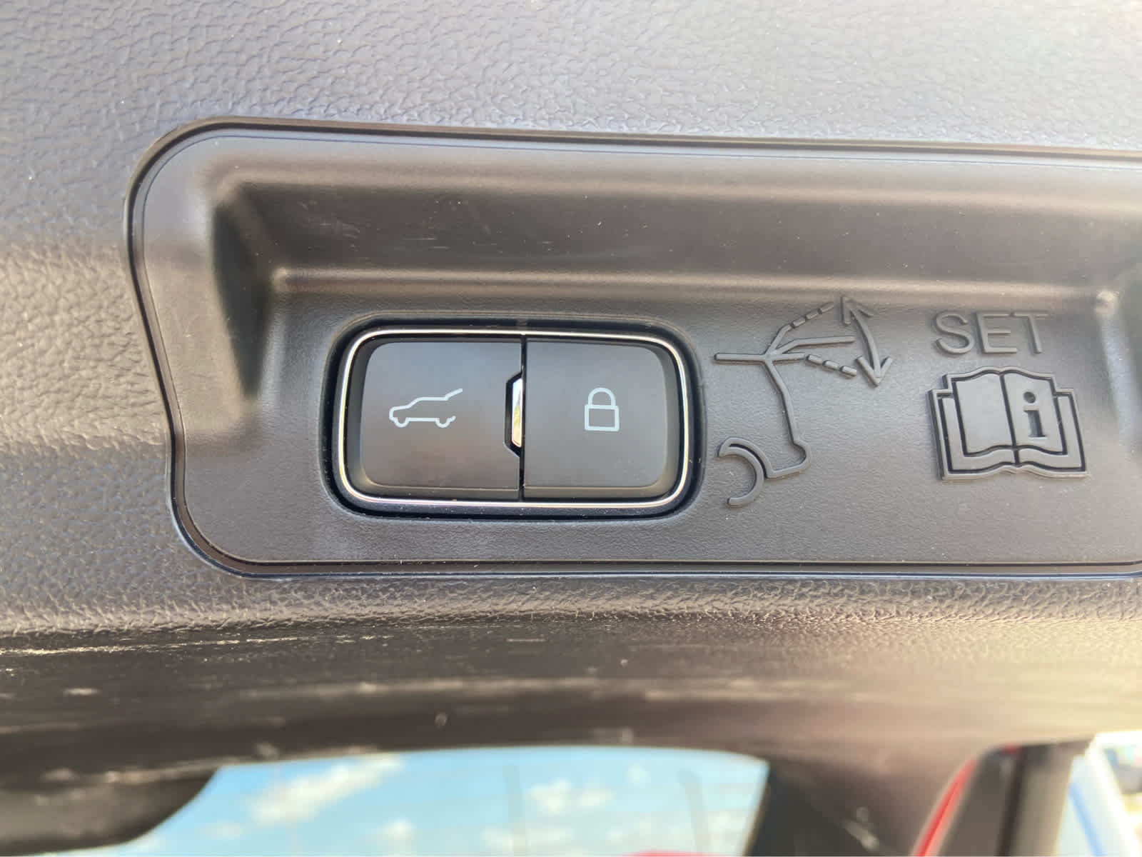 Used 2023 Ford Explorer XLT w/ Equipment Group 202A AWD/4WD image 9