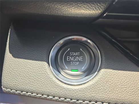 Used 2025 Buick Enclave Sport Touring w/ Power Package FWD image 33