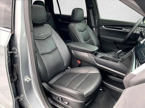 Certified 2024 Cadillac XT6 Premium Luxury AWD/4WD image 9