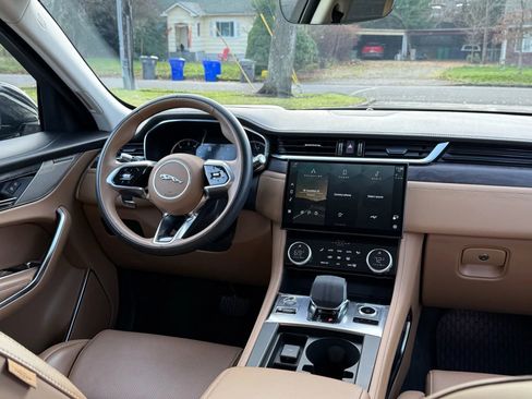 Used 2022 Jaguar F-PACE S image 3