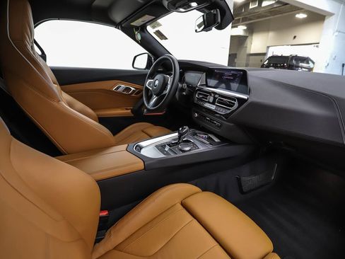 Used 2020 BMW Z4 M40i w/ Executive Package image 21