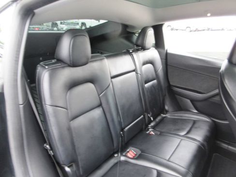 Used 2021 Tesla Model Y Long Range AWD/4WD image 22