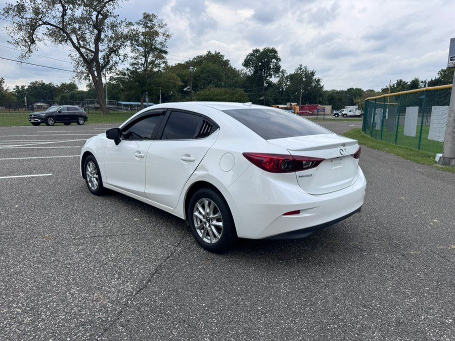 Used 2016 MAZDA MAZDA3 i Touring w/ Popular Equipment Package FWD image 5