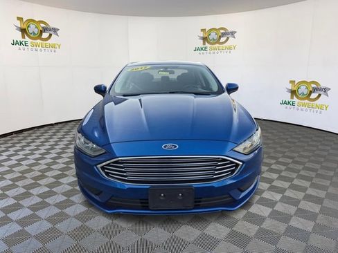 Used 2017 Ford Fusion SE w/ Fusion SE Technology Package FWD image 3