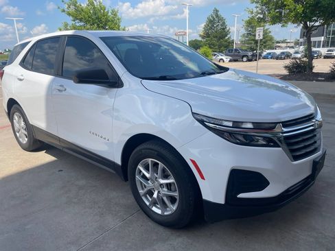Used 2022 Chevrolet Equinox LS FWD image 4