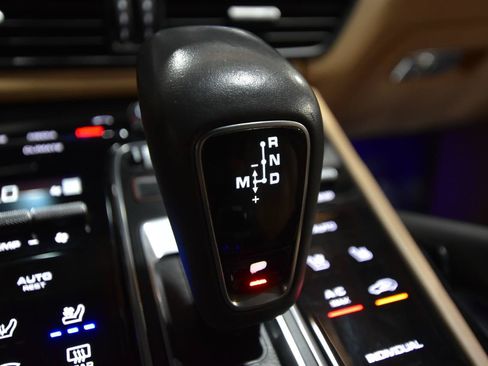 Used 2021 Porsche Cayenne AWD/4WD image 40