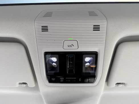 Used 2025 Volkswagen ID. Buzz 1st Edition AWD/4WD image 33