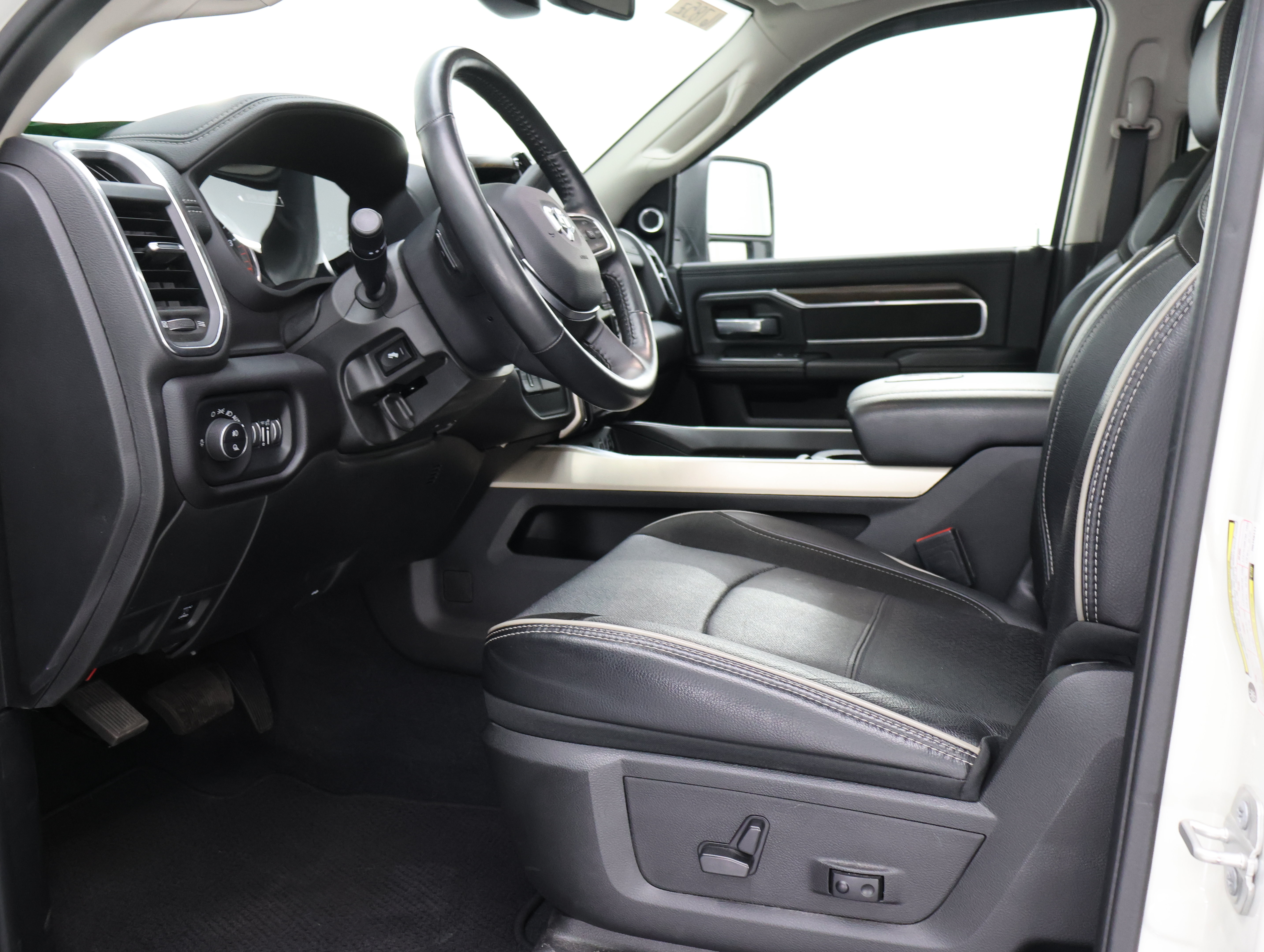 Used 2024 RAM 2500 Laramie AWD/4WD image 8