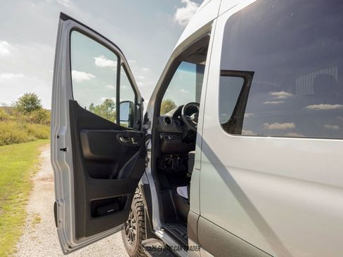 Used 2025 Mercedes-Benz Sprinter 2500 image 78