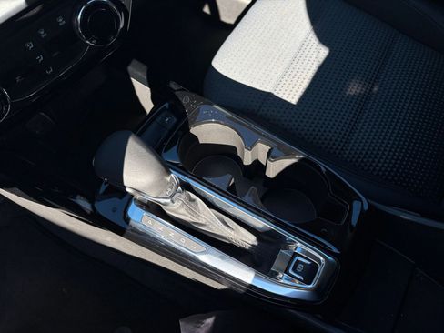 Used 2025 Chevrolet Trax LT image 40