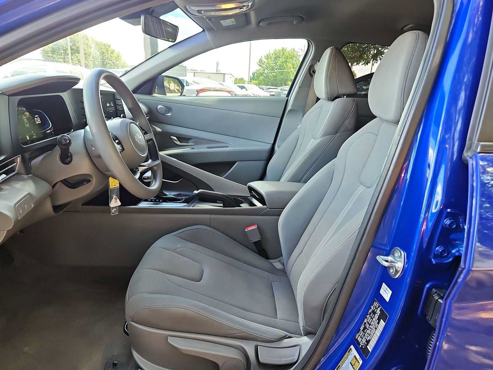 Used 2025 Hyundai Elantra SE FWD image 15