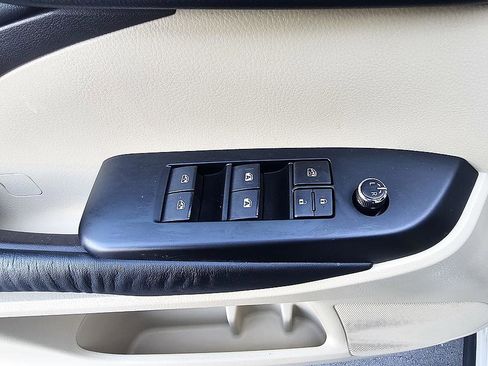 Used 2016 Toyota Highlander XLE image 11