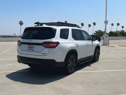 New 2026 Honda Pilot Sport image 8