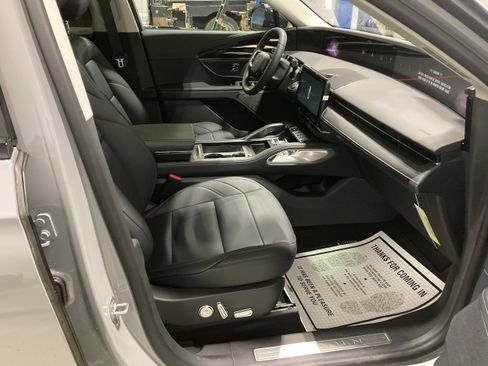 Used 2026 Lincoln Nautilus Premier w/ Equipment Group 102A image 4