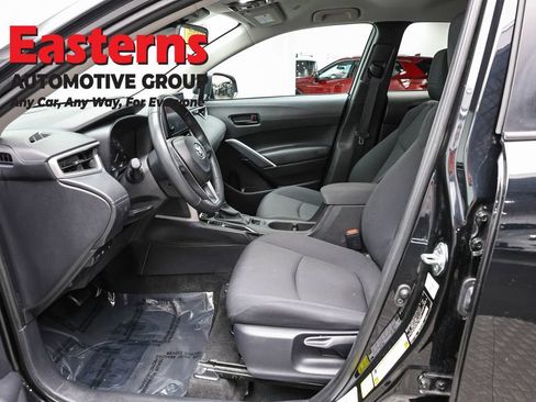 Used 2025 Toyota Corolla Cross LE FWD image 13
