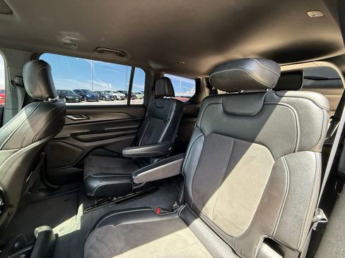 Used 2023 Jeep Grand Cherokee L Laredo RWD image 16