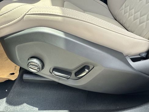 New 2026 Volvo XC60 B5 Plus w/ Protection Package Premier image 9