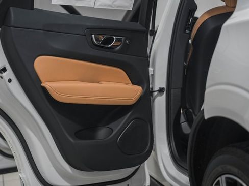 Used 2022 Volvo XC60 B5 Inscription w/ Climate Package image 35