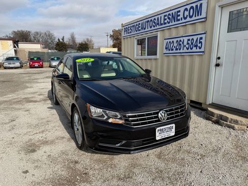 Used 2018 Volkswagen Passat 2.0T SE image 1