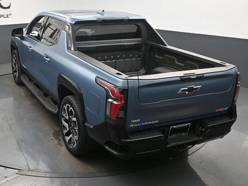 Used 2025 Chevrolet Silverado EV RST AWD/4WD image 47