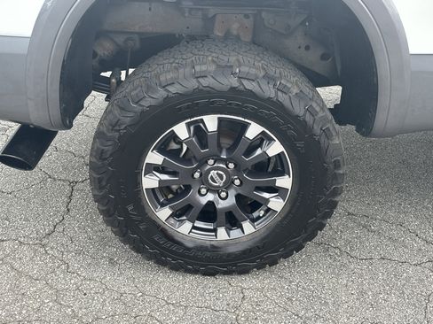 Used 2017 Nissan Titan PRO-4X w/ Pro-4x Convenience Package image 19