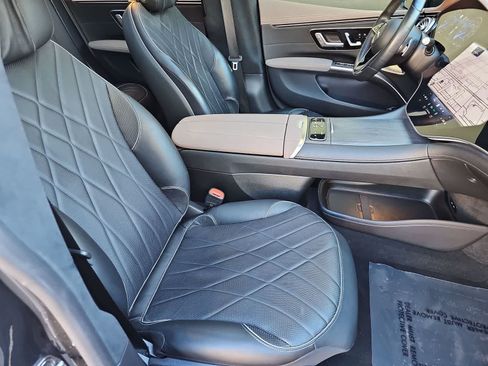 Used 2023 Mercedes-Benz EQS 580 4MATIC Sedan image 17