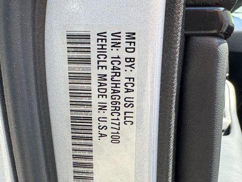 Used 2024 Jeep Grand Cherokee Laredo X AWD/4WD image 25