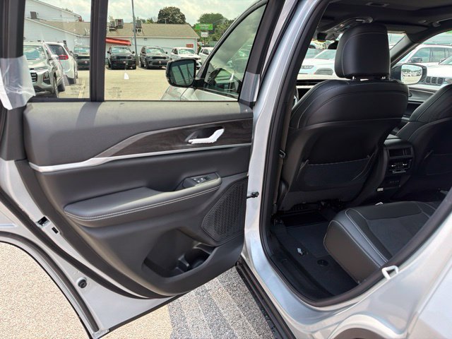 New 2026 Jeep Grand Cherokee Altitude AWD/4WD image 10