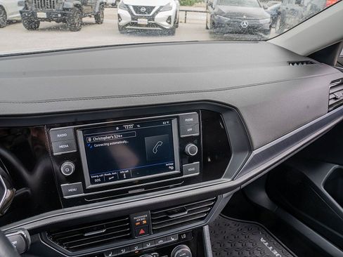 Used 2023 Volkswagen Jetta SE FWD image 29