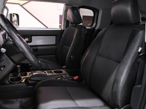 Used 2010 Toyota FJ Cruiser 4WD image 30
