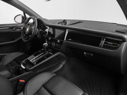 Used 2025 Porsche Macan Turbo image 23