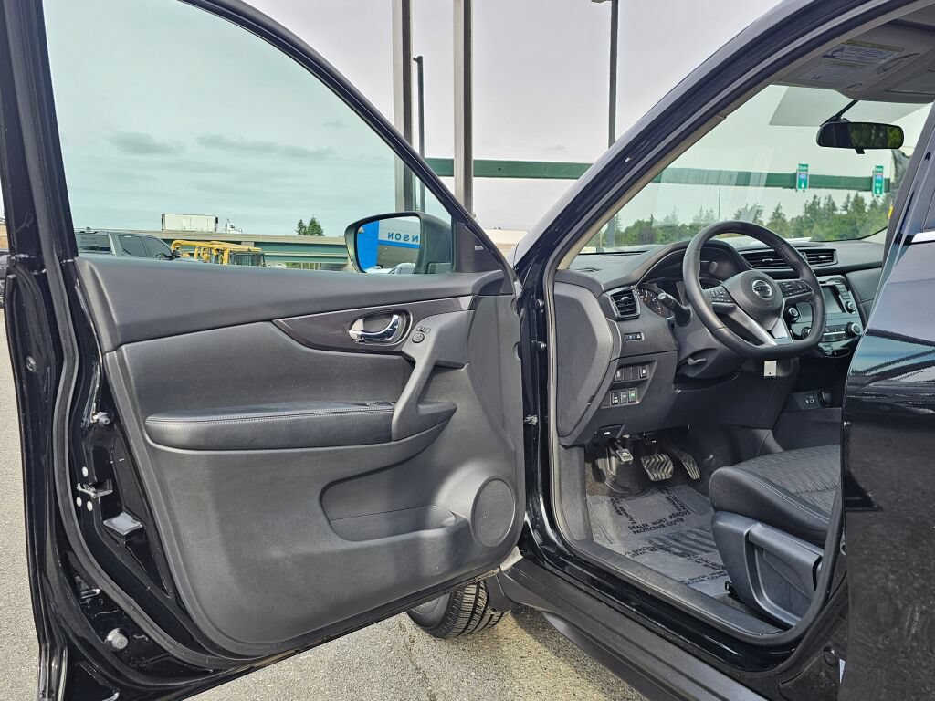 Used 2018 Nissan Rogue S w/ S Value Package AWD/4WD image 22