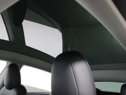 Used 2021 Tesla Model Y Long Range image 9