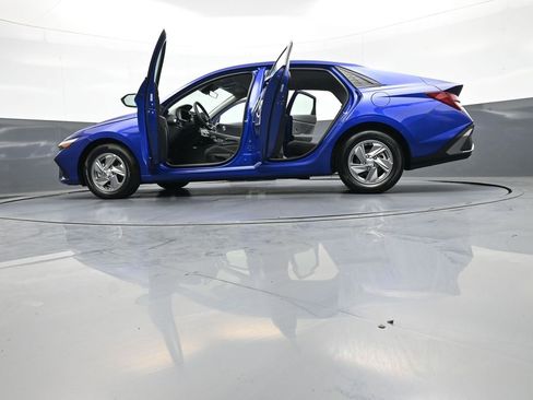 Used 2025 Hyundai Elantra SE FWD image 47
