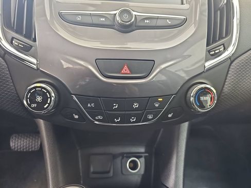 Used 2017 Chevrolet Cruze LT w/ Convenience Package FWD image 27