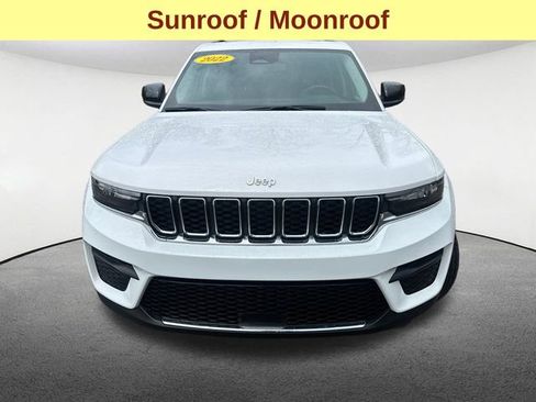 Used 2023 Jeep Grand Cherokee Laredo w/ Luxury Tech Group I AWD/4WD image 4