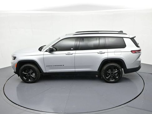 Used 2025 Jeep Grand Cherokee L Limited w/ Black Appearance Package AWD/4WD image 19