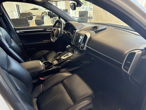 Used 2017 Porsche Cayenne Platinum Edition AWD/4WD image 20