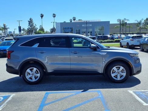 Used 2023 Kia Sorento LX image 6