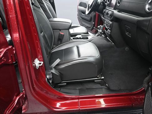 Used 2021 Jeep Wrangler Unlimited Sahara image 21