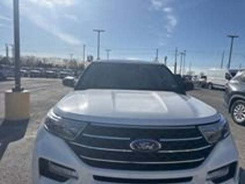 Used 2022 Ford Explorer XLT w/ Equipment Group 202A image 3