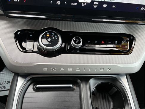 Used 2025 Ford Expedition Max Active AWD/4WD image 28
