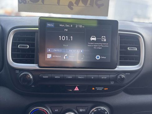 Used 2022 Hyundai Venue SE image 14