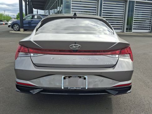 Used 2023 Hyundai Elantra Limited FWD image 5